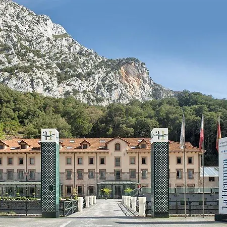 Balneario 4* La Hermida