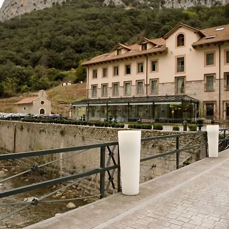 Hotell Balneario La Hermida